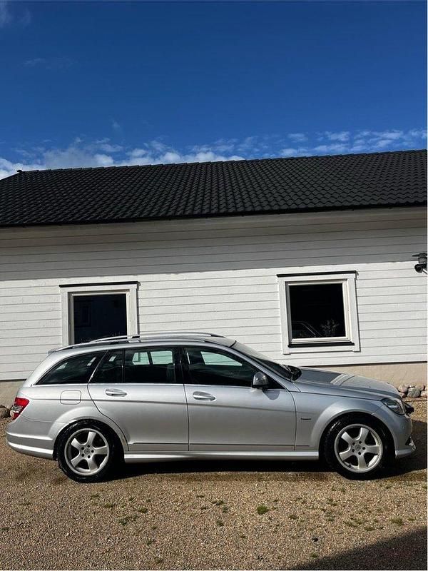 Silver Begagnad 2008 Mercedes C220 Avantgarde Kombi | 38 000 kr (Superpris) - Bild 1/4