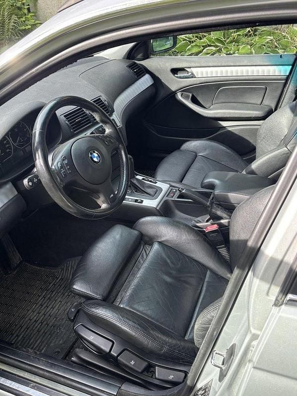 Silver Begagnad 2003 BMW 330 Comfort Edition Kombi | 60 000 kr (Marknadspris) - Bild 1/3