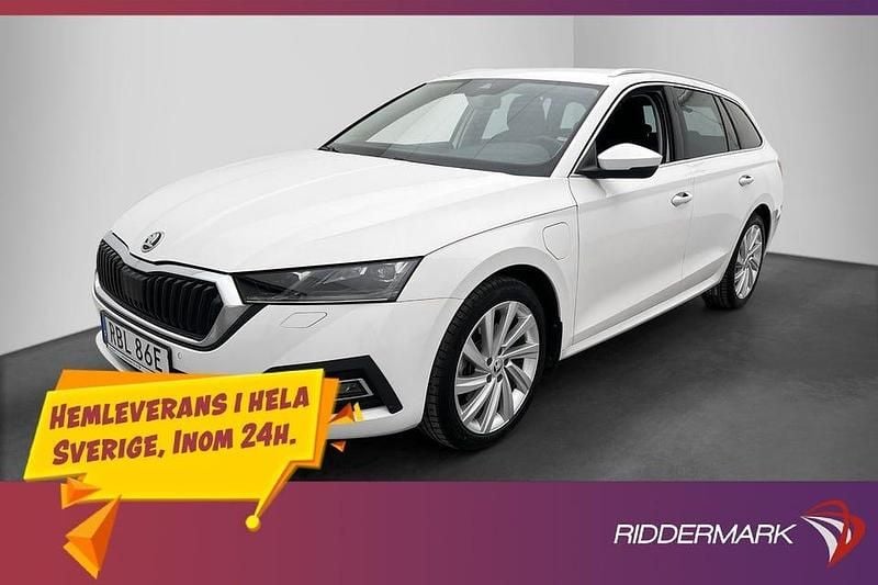Vit Begagnad 2021 Skoda Octavia Style Kombi | 289 800 kr (Marknadspris) - Bild 1/3