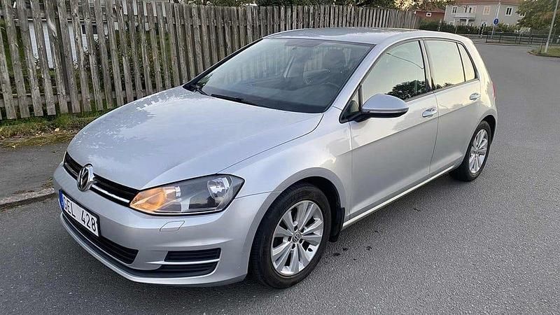 Silver Begagnad 2013 VW Golf VII Halvkombi | 65 000 kr (Marknadspris) - Bild 1/4