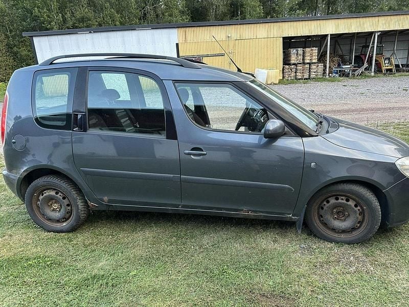 Grå Begagnad 2009 Skoda Roomster Kombi | 12 500 kr (Superpris) - Bild 1/4