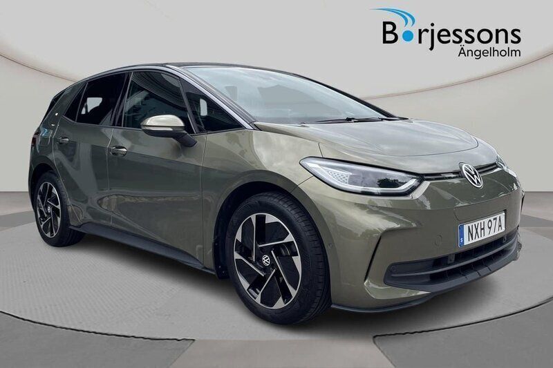 Grön Begagnad 2024 VW ID.3 Pro Performance Halvkombi | 399 000 kr - Bild 1/4