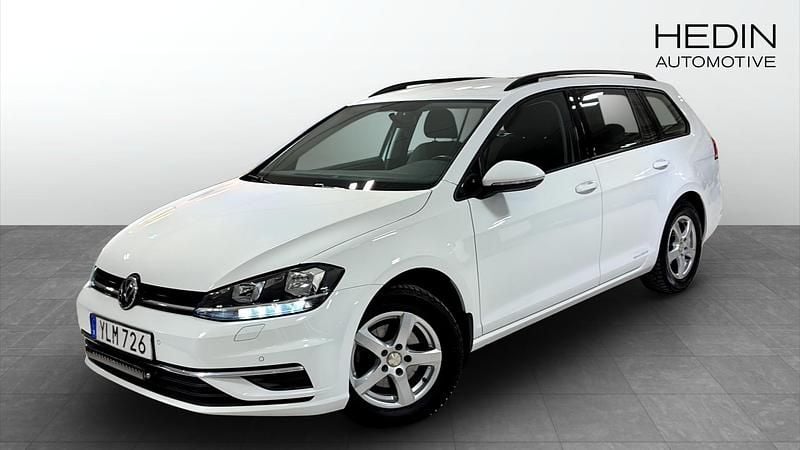 Vit Begagnad 2017 VW Golf VII Kombi | 129 000 kr (Marknadspris) - Bild 1/4