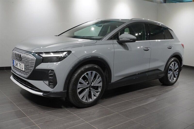 Grå Begagnad 2023 Audi Q4 e-tron Advanced SUV | 399 800 kr - Bild 1/2