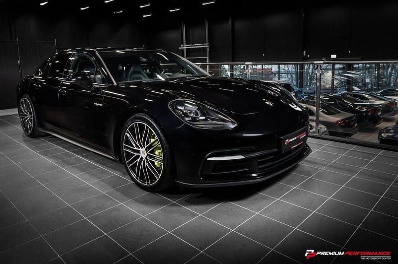 Jet black metallic Begagnad 2017 Porsche Panamera 4 Sedan | 629 800 kr (Lite dyr) - Bild 1/4