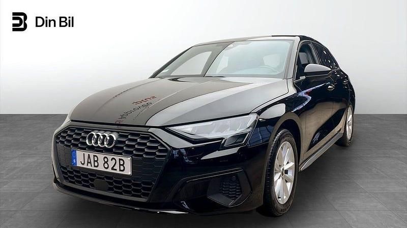 Brilliantsvart Begagnad 2023 Audi A3 Proline Sedan | 229 000 kr (Bra pris) - Bild 1/4