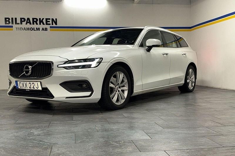 Vit Begagnad 2020 Volvo V60 Momentum Kombi | 169 900 kr - Bild 1/4