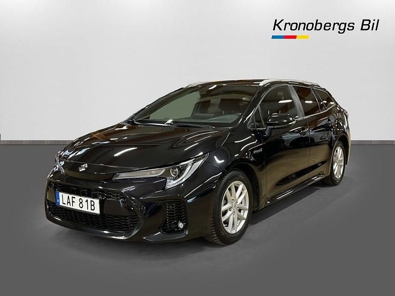 Svart Begagnad 2021 Suzuki Swace Kombi | 209 500 kr (Marknadspris) - Bild 1/4