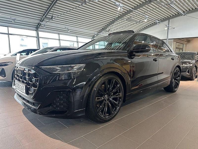 Svart Ny 2024 Audi Q8 S-Line SUV | 989 000 kr - Bild 1/4