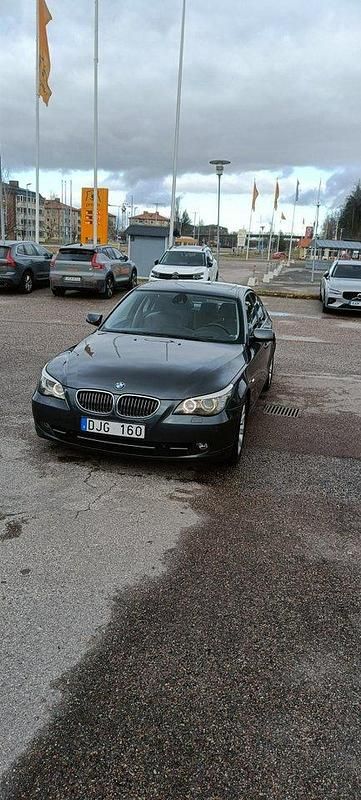 Grå Begagnad 2007 BMW 550 Sedan | 75 000 kr - Bild 1/4