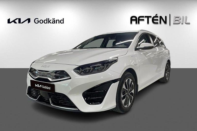 Vit Begagnad 2024 Kia Ceed Advance Halvkombi | 309 800 kr (Lite dyr) - Bild 1/3