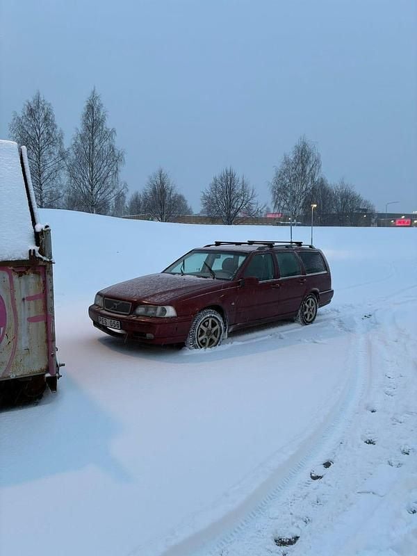 Begagnad 2000 Volvo V70 Kombi | 15 000 kr - Bild 1/4