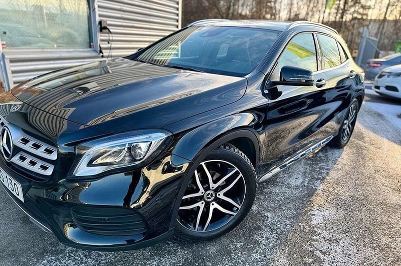 Svart Begagnad 2018 Mercedes GLA200 AMG SUV | 259 900 kr (Marknadspris) - Bild 1/4