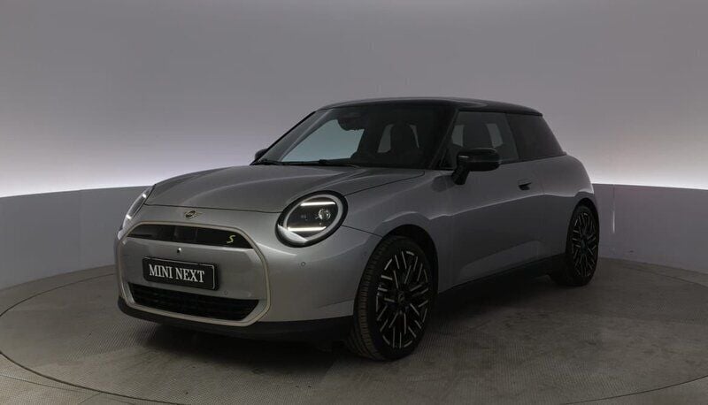 Grå Begagnad 2024 Mini Cooper SE Halvkombi | 444 900 kr - Bild 1/4