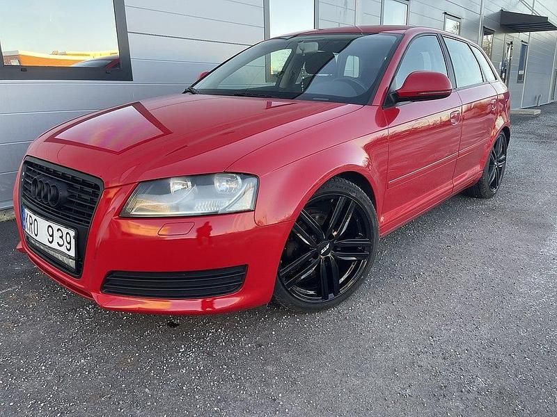 Begagnad Audi A3 Sportback Attraction 105 HK (77 kW) 2010 Röd Halvkombi