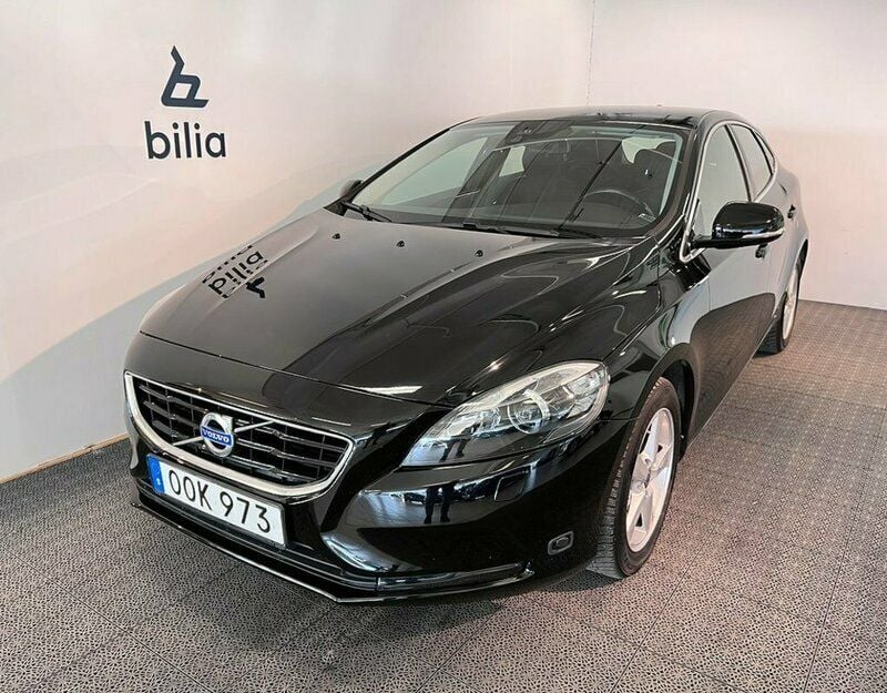 Svart Begagnad 2014 Volvo V40 Business Edition Kombi | 159 000 kr (Marknadspris) - Bild 1/4