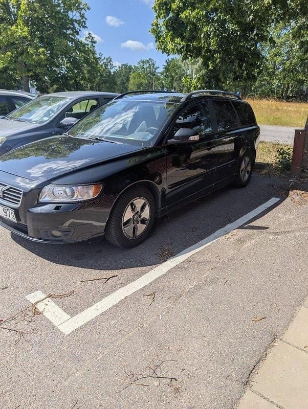 Svart Begagnad 2010 Volvo V50 Momentum Kombi | 34 000 kr (Superpris) - Bild 1/4