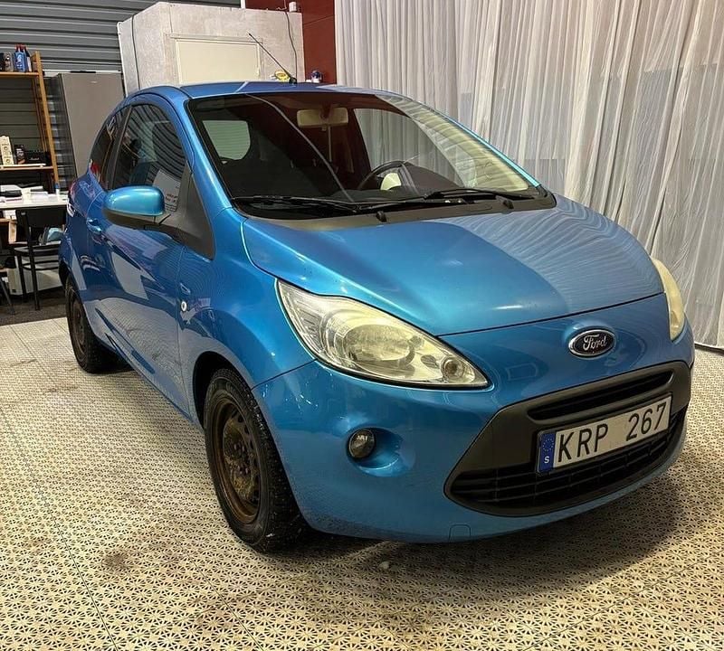 Blå Begagnad 2010 Ford Ka Titanium Halvkombi | 19 900 kr (Marknadspris) - Bild 1/4