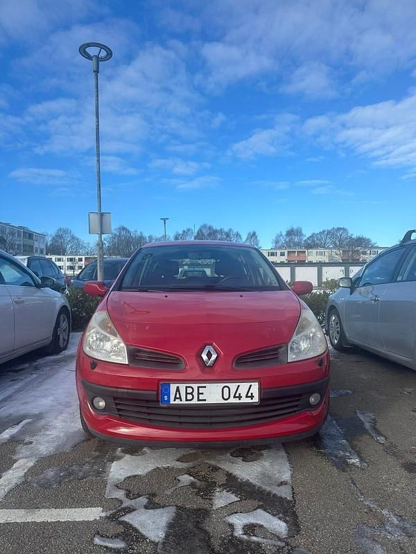 Begagnad Renault Clio R.S. 98 HK (72 kW) 2006 Halvkombi
