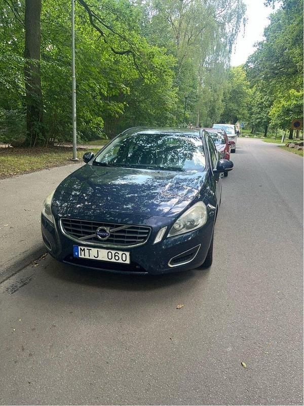Blå Begagnad 2012 Volvo V60 Momentum Kombi | 59 000 kr (Superpris) - Bild 1/4
