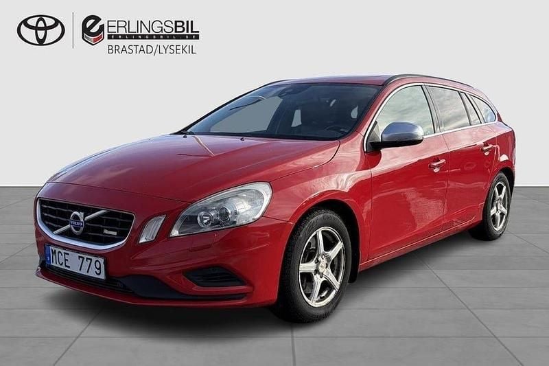 Begagnad Volvo V60 R-Design 215 HK (158 kW) 2011 Röd Kombi