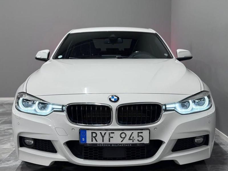 Begagnad BMW 330 M Sport 252 HK (185 kW) 2017 Vit