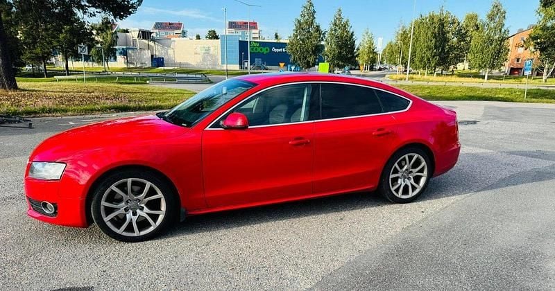 Röd Begagnad 2010 Audi A5 Sportback Comfort Halvkombi | 85 000 kr (Bra pris) - Bild 1/4