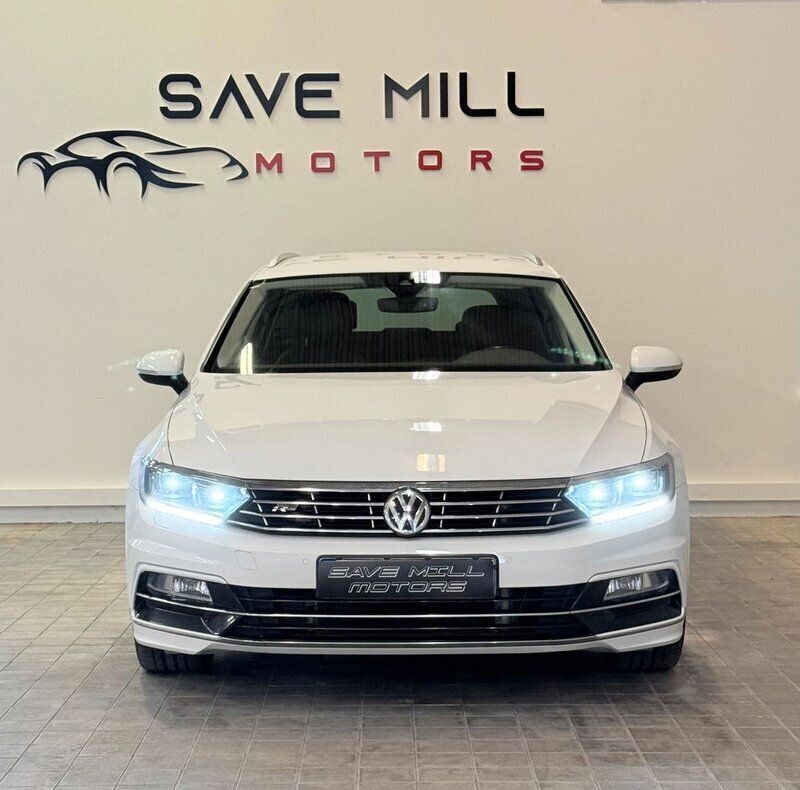 Vit Begagnad 2018 VW Passat R-line Kombi | 179 900 kr (Marknadspris) - Bild 1/4