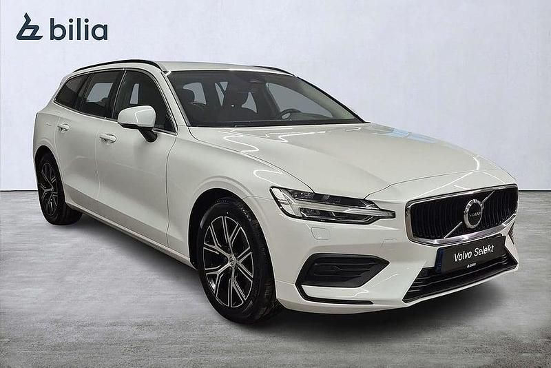 Begagnad Volvo V60 Core 200 HK (147 kW) 2023 Vit Kombi