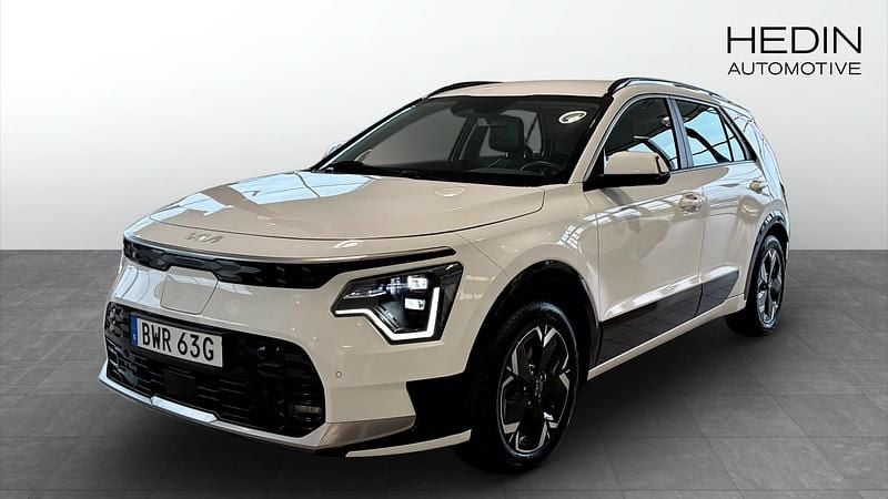 Vit (white) Begagnad 2022 Kia e-Niro 2 SUV | 309 900 kr (Dyr) - Bild 1/4
