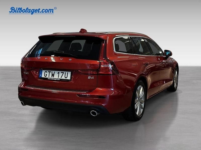 Begagnad Volvo V60 Momentum 2021 Röd Kombi