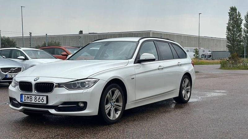 Begagnad BMW 318 Sport Line 143 HK (105 kW) 2014 Vit Kombi