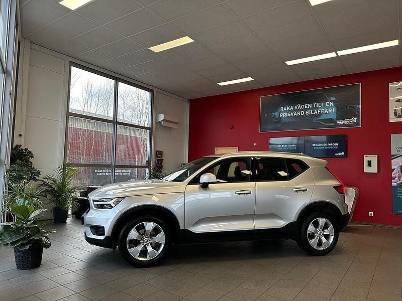 Begagnad Volvo XC40 Momentum 150 HK (110 kW) 2018 Silver SUV