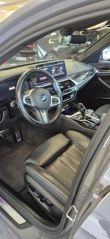 Begagnad 2021 BMW 520 Sedan | 415 000 kr - Bild 1/4
