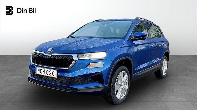 Blå Ny 2025 Skoda Karoq Selection SUV | 339 900 kr (Marknadspris) - Bild 1/4