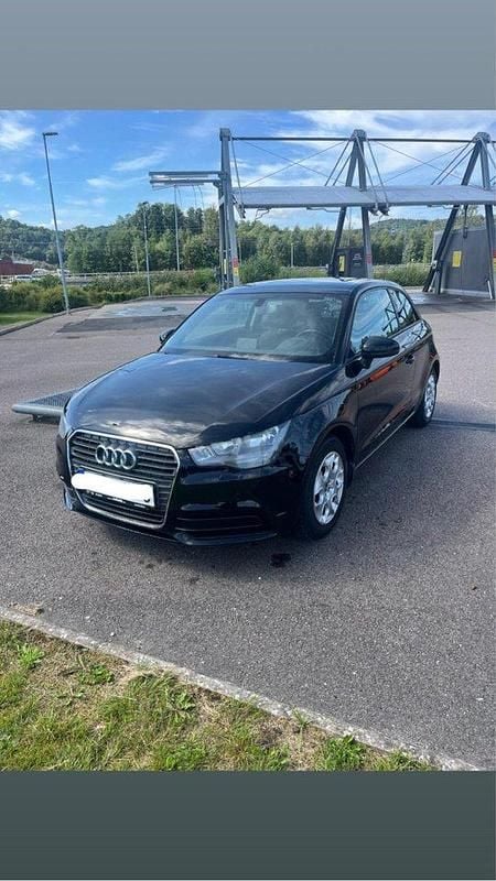 Svart Begagnad 2011 Audi A1 Halvkombi | 76 000 kr (Marknadspris) - Bild 1/4