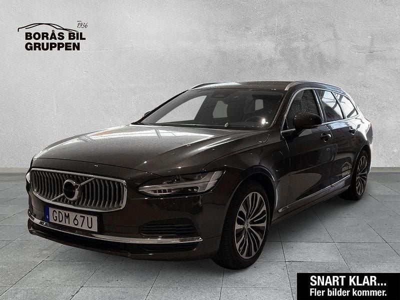 Grå Begagnad 2025 Volvo V90 Core Kombi | 469 000 kr (Marknadspris) - Bild 1/2