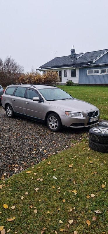 Brun Begagnad 2009 Volvo V70 Kinetic Kombi | 20 000 kr (Superpris) - Bild 1/4