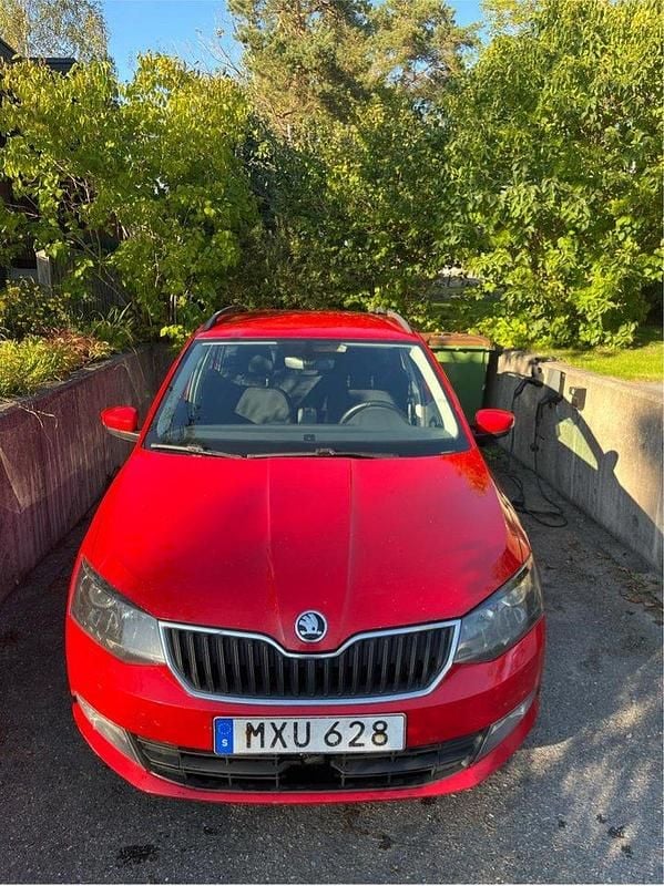 Röd Begagnad 2016 Skoda Fabia Style Kombi | 50 000 kr (Bra pris) - Bild 1/4