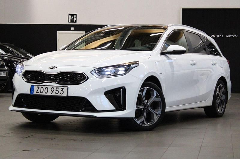 Vit Begagnad 2021 Kia Ceed Sportswagon 2 Kombi | 234 900 kr (Marknadspris) - Bild 1/4