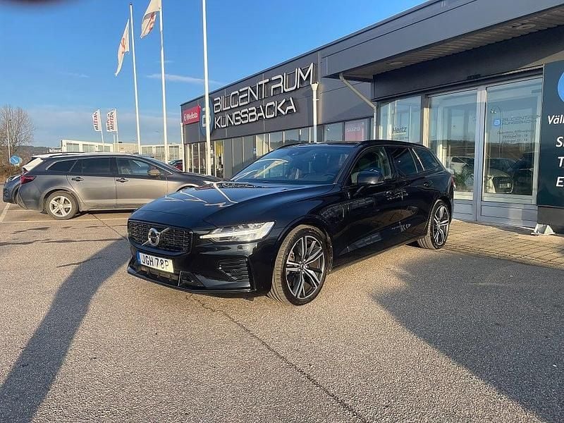 Svart Begagnad 2021 Volvo V60 R-Design Kombi | 324 000 kr (Marknadspris) - Bild 1/4