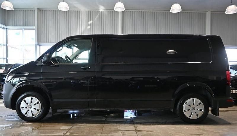 Begagnad VW Transporter Comfortline 150 HK (110 kW) 2024 Deep black pärleffekt Van