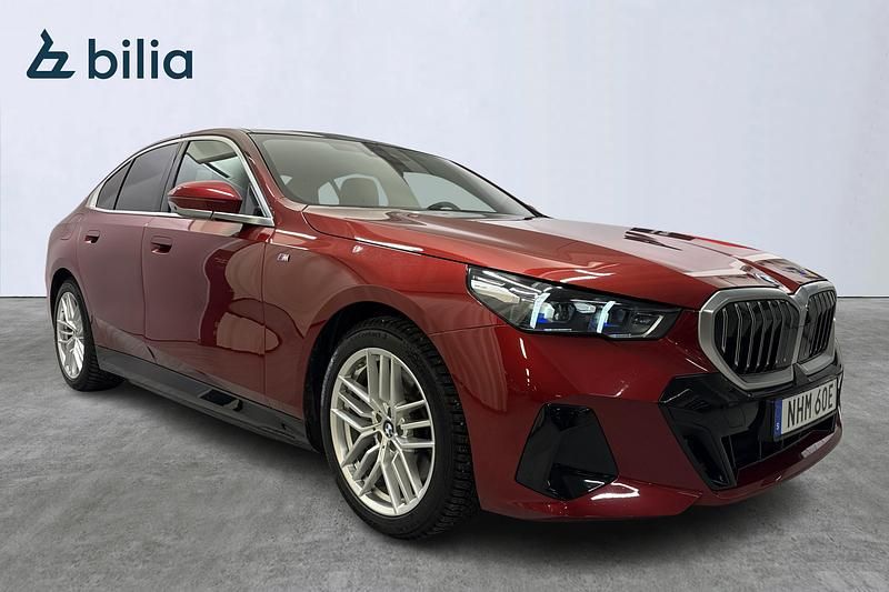 Begagnad BMW 550e M Sport 313 HK (230 kW) 2024 Röd Sedan
