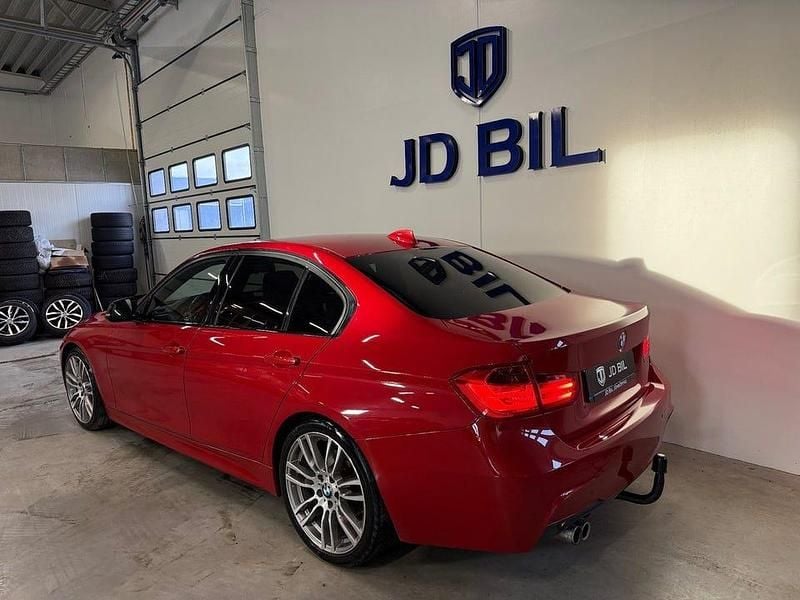 Begagnad BMW 320 M Sport 184 HK (135 kW) 2012 Röd Sedan