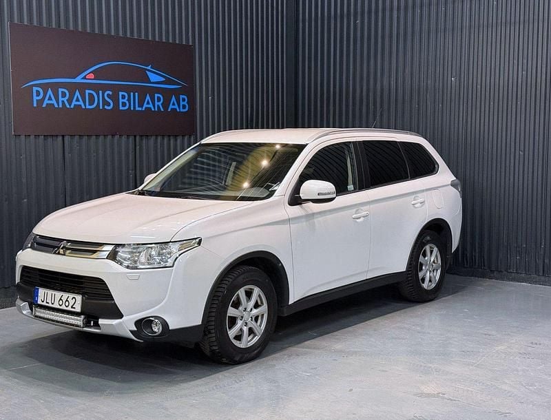 Vit Begagnad 2014 Mitsubishi Outlander SUV | 119 900 kr (Bra pris) - Bild 1/4