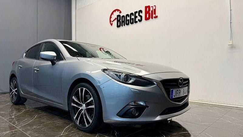 Grå Begagnad 2013 Mazda 3 Inclusive Halvkombi | 119 000 kr (Marknadspris) - Bild 1/4
