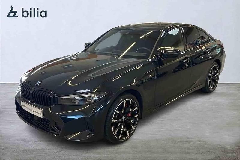 Svart Begagnad 2025 BMW 330e Sedan | 536 000 kr - Bild 1/1