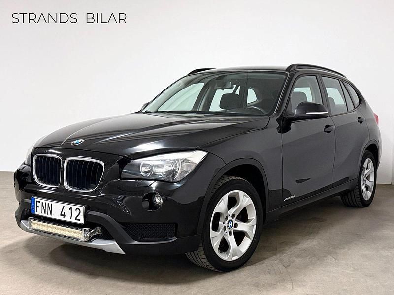 Svart Begagnad 2013 BMW X1 Comfort Edition SUV | 129 900 kr (Marknadspris) - Bild 1/4