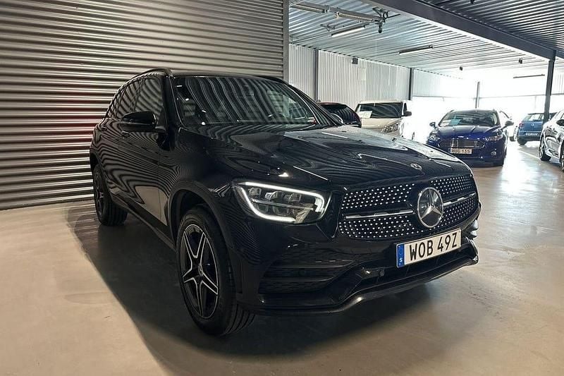 Begagnad Mercedes GLC300 AMG 320 HK (235 kW) 2022 Svart