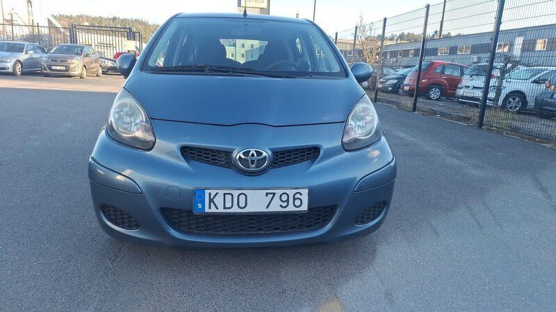 Begagnad 2009 Toyota Aygo Halvkombi | 32 900 kr (Marknadspris) - Bild 1/4